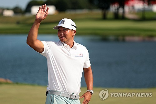 우승을 확정하고 환호하는 기타야마.