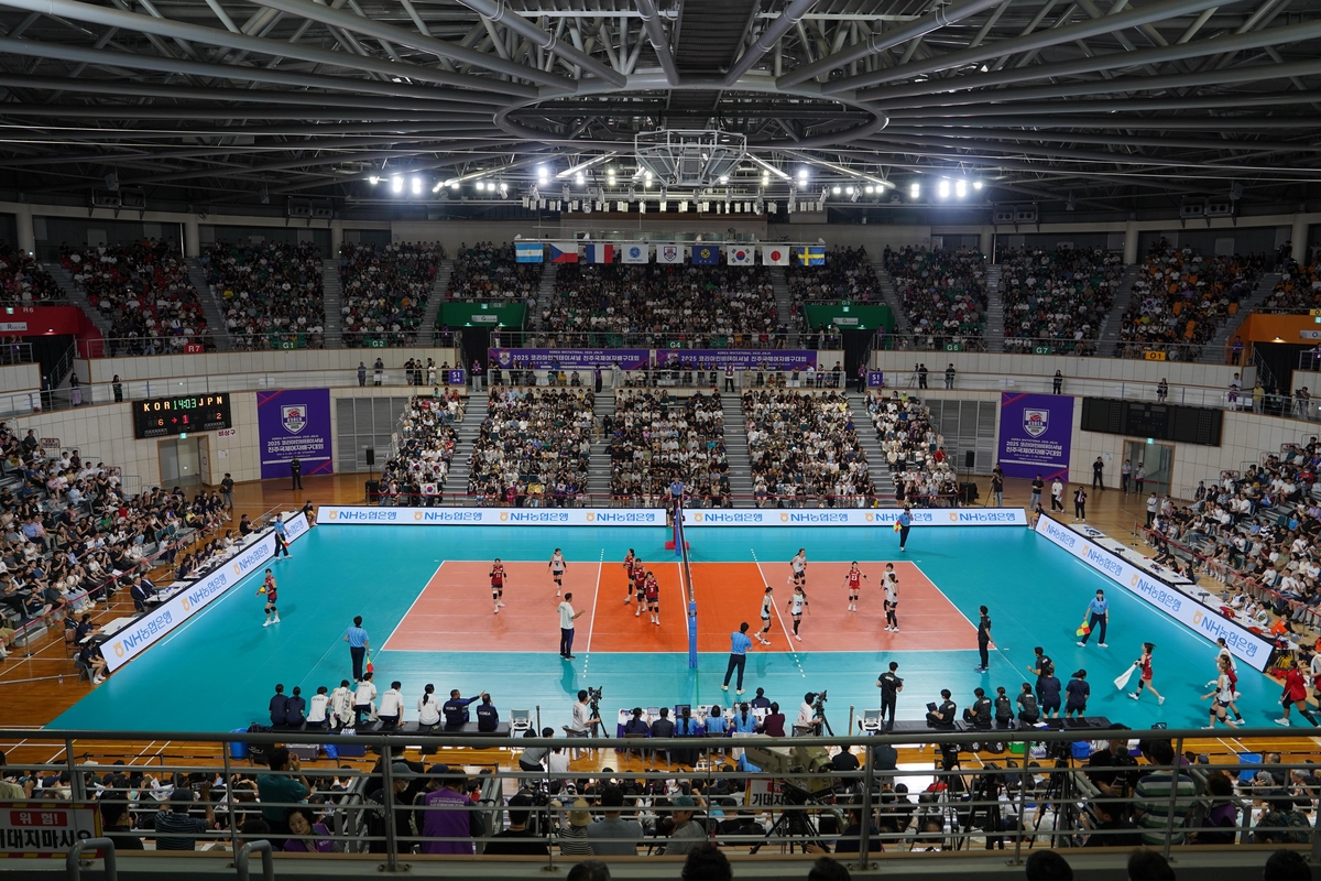 한국과 일본 여자배구 맞대결 