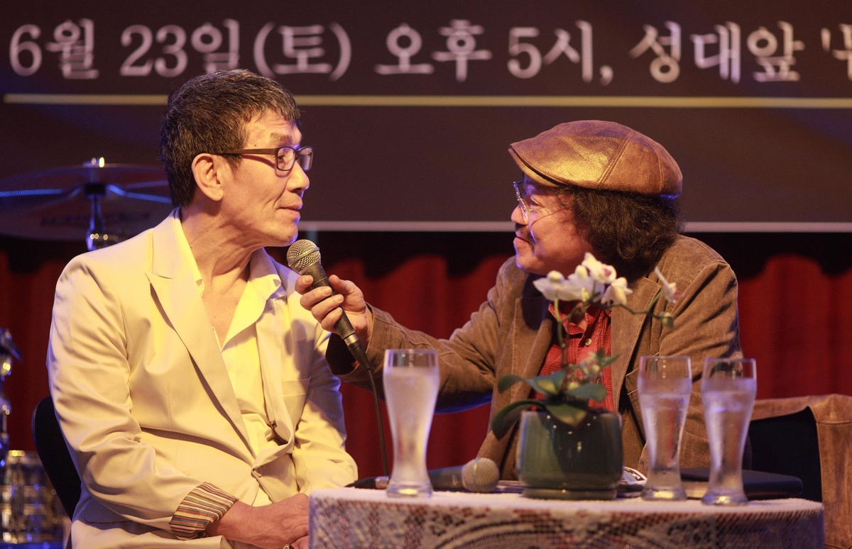 가수 박인수(좌)와 박성서 대중음악평론가(우)