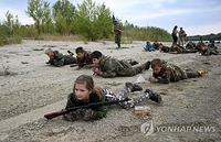 수류탄 던져본 8세 소년…어린이 군사훈련 시키는 러시아