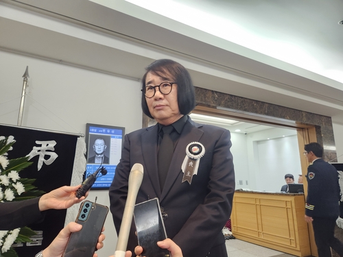 故 전유성의 빈소를 찾은 개그맨 최양락