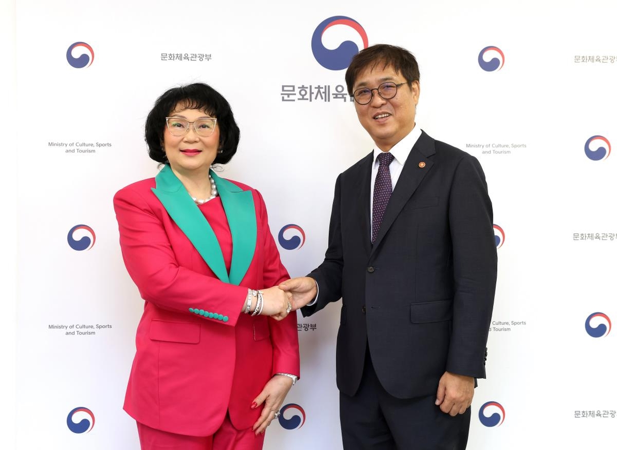 최휘영 문체부 장관, 쿠닝 IOC 위원 접견…국제스포츠 협력 논의