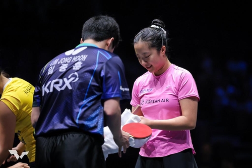 WTT 유럽 스매시 때의 임종훈(왼쪽)과 신유빈