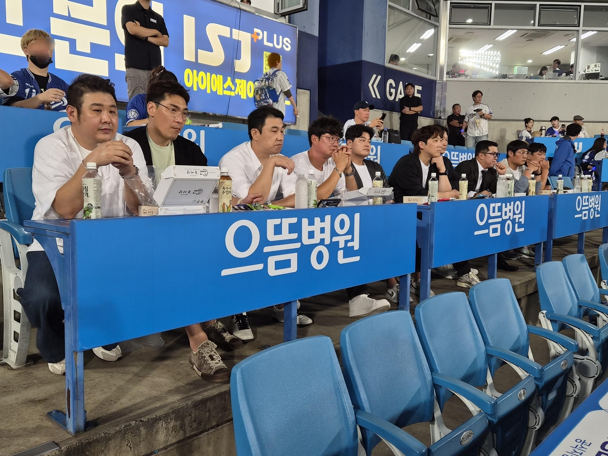 오승환 은퇴경기 찾은 1982년 야구인들