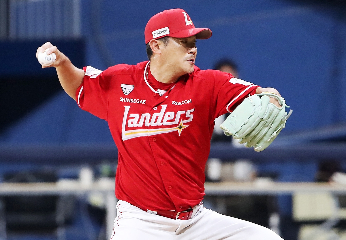 SSG, 키움 꺾고 준PO 직행…노경은, 2년 연속 홀드왕