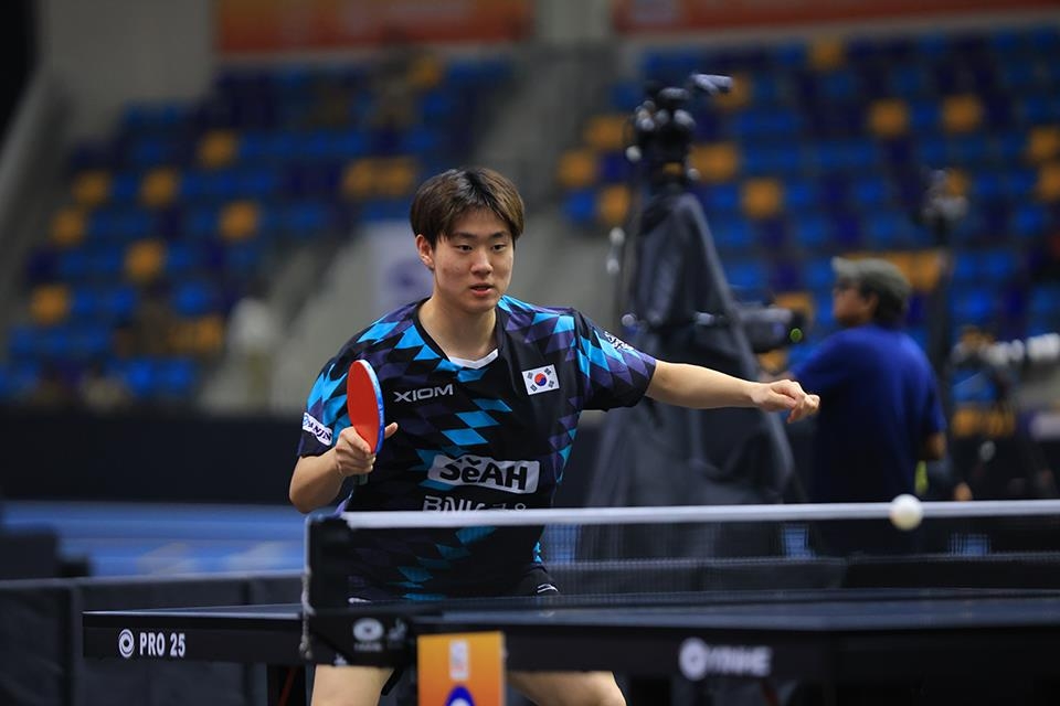 남자탁구 대표팀의 막내 오준성의 경기 장면