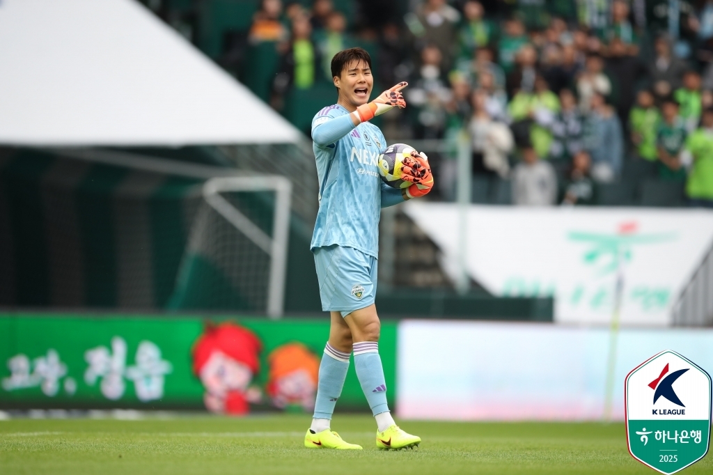 전북 송범근, K리그 9월 '이달의 세이브' 수상…시즌 세 번째