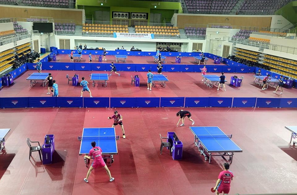 탁구 한일 우수 청소년 스포츠 교류 훈련 장면