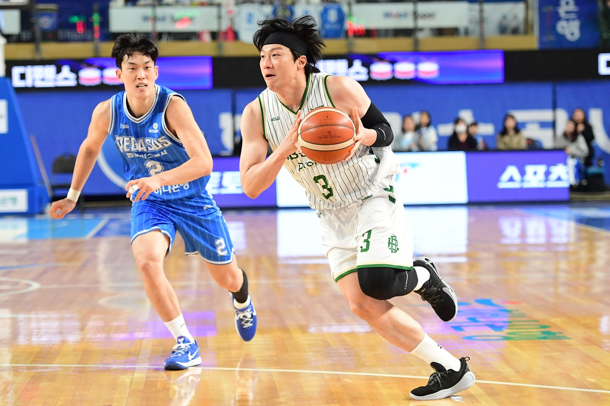 가스공사와의 경기에 출전한 이정현