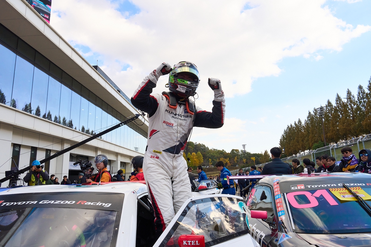 이창욱, 슈퍼레이스 최종전 '폴투윈'…드라이버 챔피언 '자축'