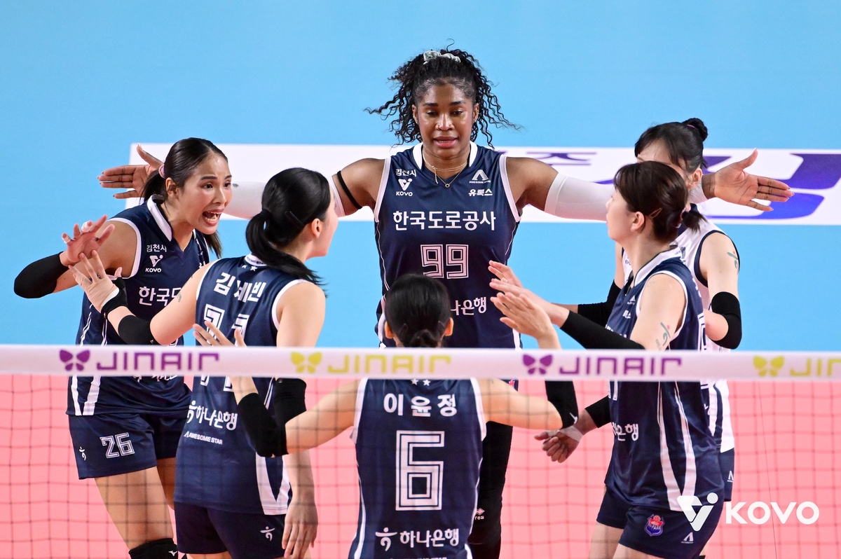 득점 후 기뻐하는 한국도로공사 선수들