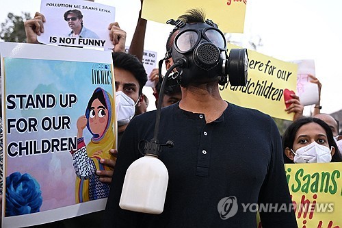 대기오염 감축 조치 촉구하는 인도 시위대