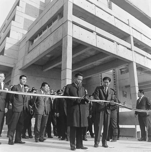 [시간들] 40년째 어두컴컴…세운상가에 언제쯤 '세계의 기운' 모일까