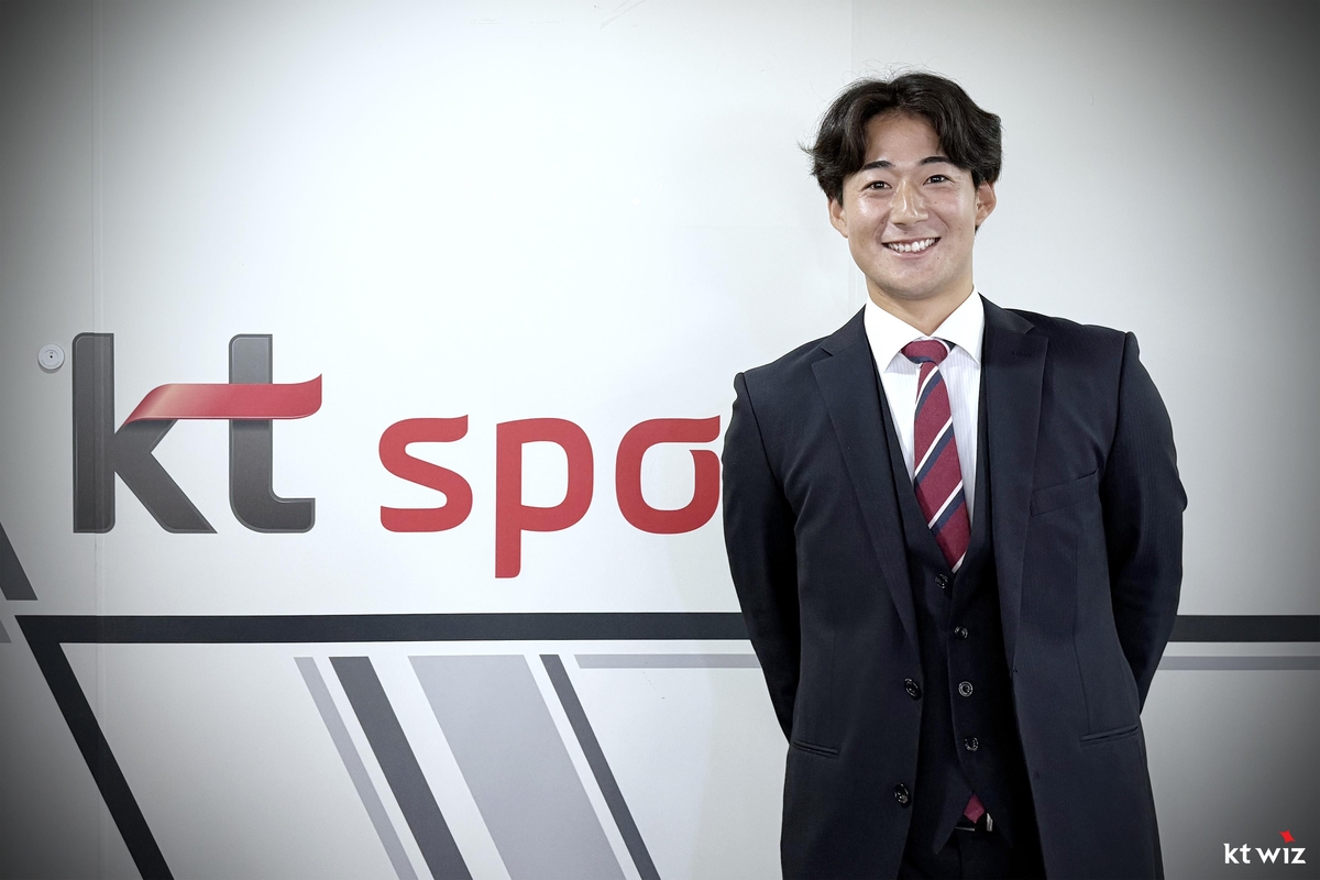 kt wiz 새 아시아쿼터 선수인 일본 오른손 투수 스기모토 코우키