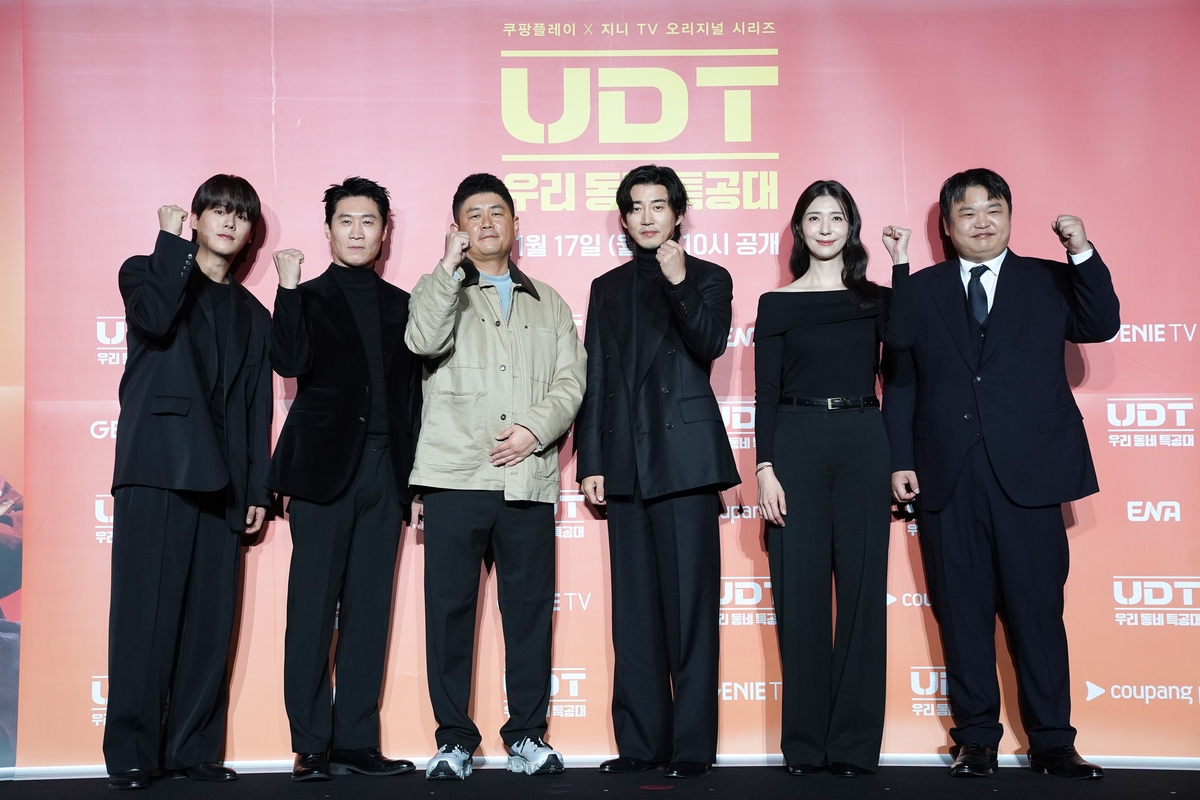 'UDT: 우리 동네 특공대' 출연진과 조웅 PD