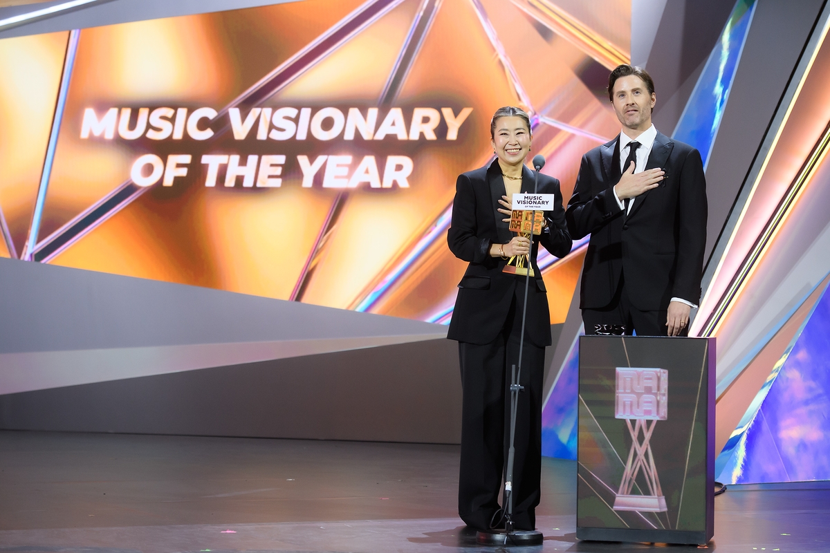 2025 마마 어워즈에서 상을 받은 '케이팝 데몬 헌터스' 제작진