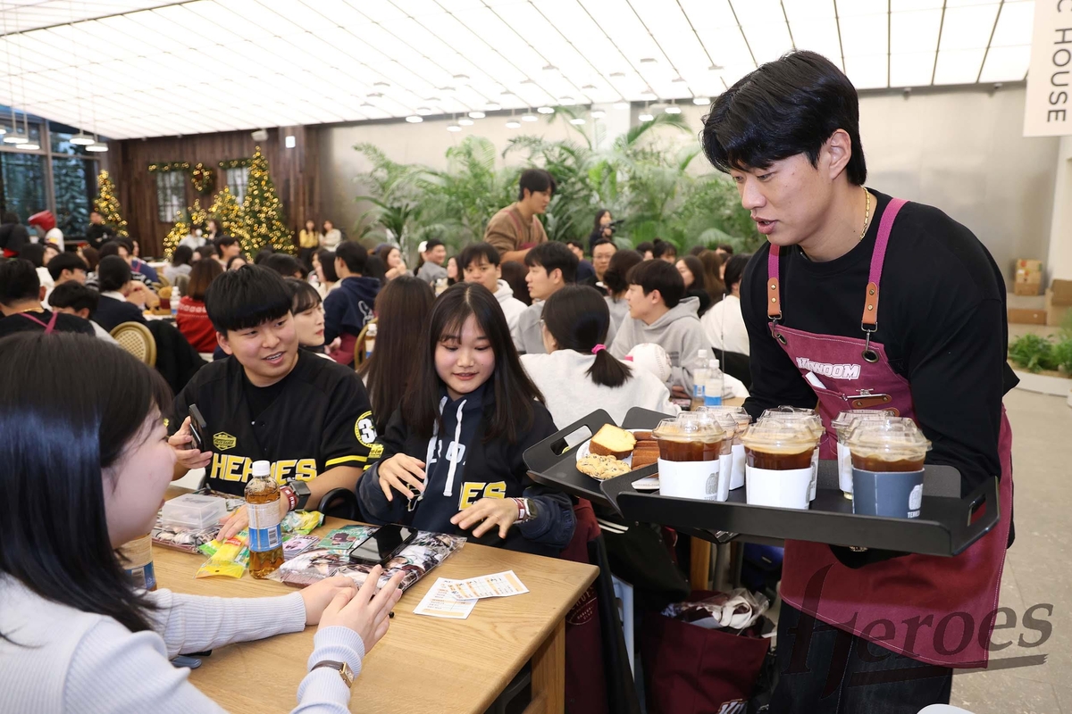 프로야구 키움, 백화점서 자선행사…수익금 전액 기부