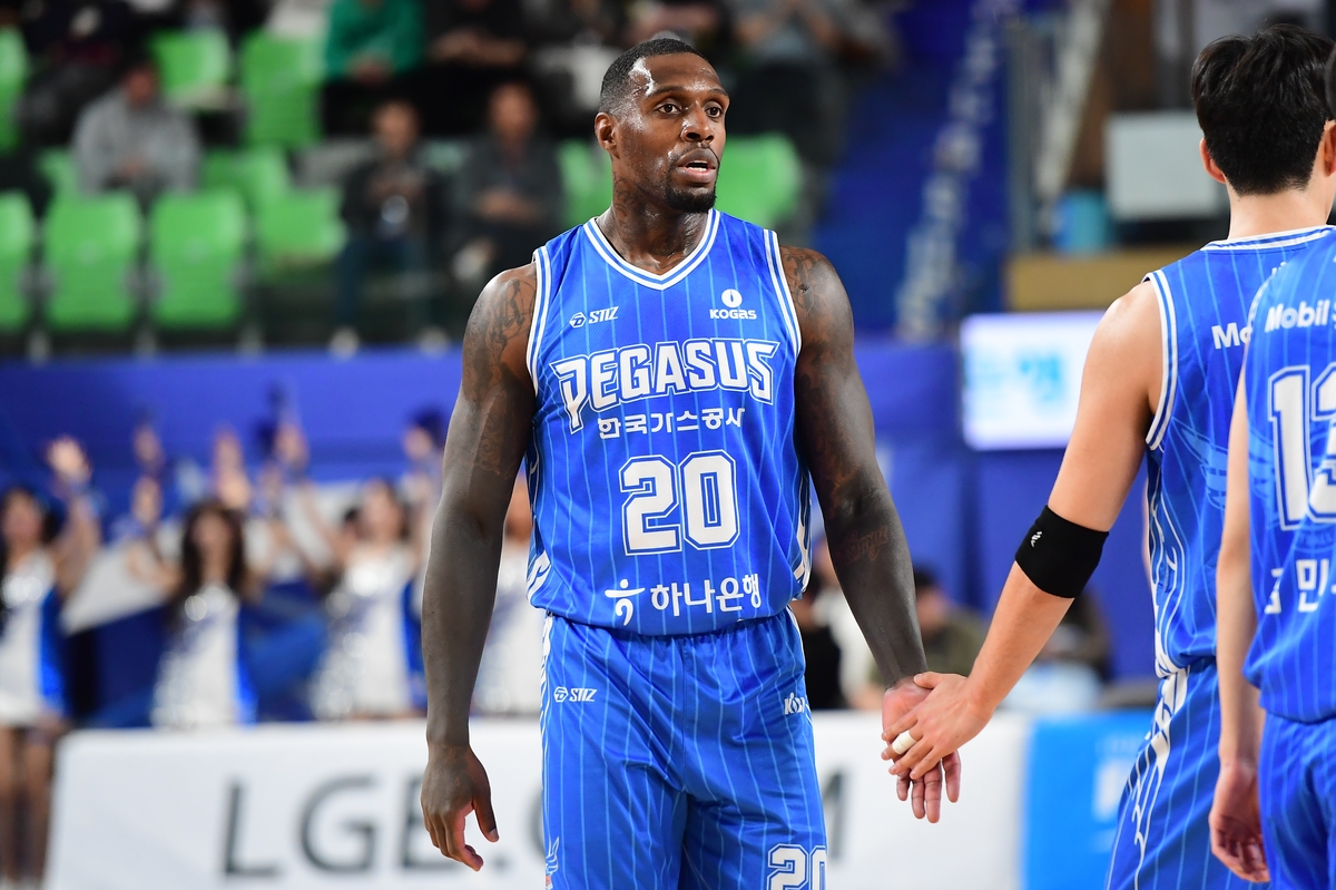 프로농구 최하위 한국가스공사, 삼성에 대역전승…라건아 21점