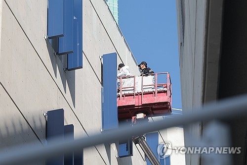 지난 4월 창원NC파크 추락한 구조물 현장 합동 감식