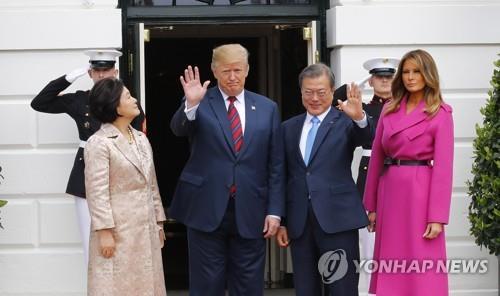 Moon y Trump comienzan los diálogos sobre la forma de reanudar las negociaciones nucleares con Pyongyang