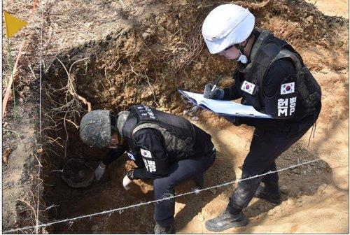 El Ministerio de Defensa sostendrá una sesión con oficiales del UNC sobre la excavación de restos de soldados caídos en la Guerra de Corea