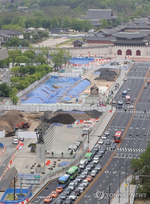 La foto, tomada el 27 de abril de 2021, muestra la plaza de Gwanghwamun, en el centro de Seúl.
