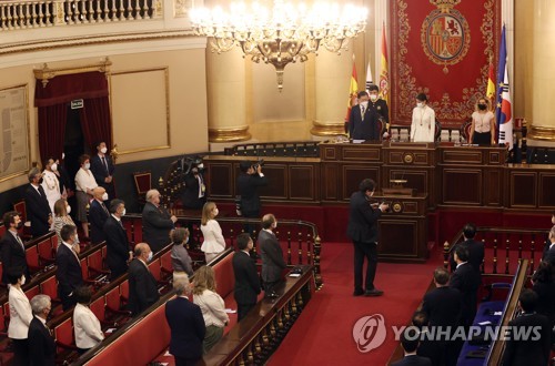 El presidente de Corea del Sur, Moon Jae-in, llega al Senado español, el 16 de junio de 2021, para pronunciar un discurso.