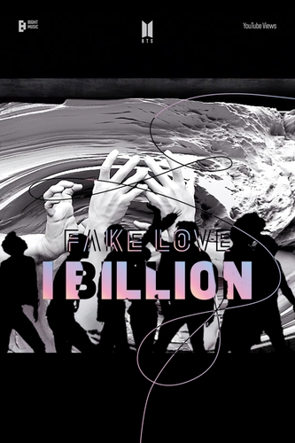 La foto, proporcionada por Big Hit Music, muestra un póster para conmemorar los 1.000 millones de visualizaciones en YouTube del vídeo musical de "Fake Love", de BTS. (Prohibida su reventa y archivo)