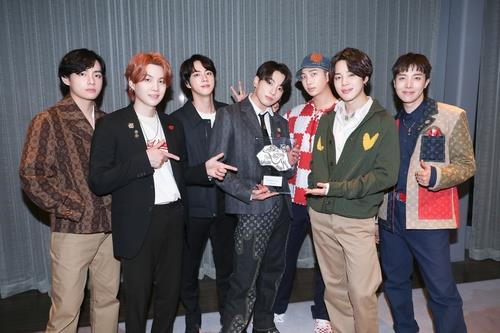 BTS es galardonado en los premios 'Japan Record Awards' por 2º año consecutivo