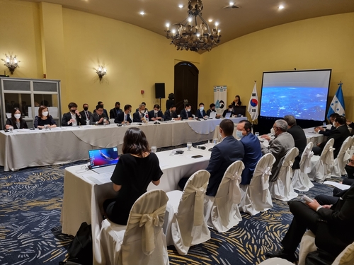 La foto, proporcionada por el Ministerio de Asuntos Exteriores de Corea del Sur, muestra un seminario de cooperación digital entre Corea del Sur y Honduras, celebrado, el 25 de mayo de 2022 (hora local), en el país centroamericano. (Prohibida su reventa y archivo)
