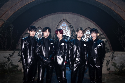 La imagen, porporcionada por Big Hit Music, muestra al grupo masculino de K-pop Tomorrow X Together (TXT). (Prohibida su reventa y archivo)