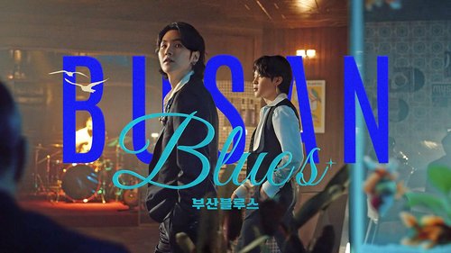 La imagen, proporcionada por la Organización de Turismo de Corea del Sur, muestra a Suga (izda.) y Jimin, miembros del grupo masculino de K-pop BTS, en una escena del vídeo de la versión de Busan de la campaña "Feel the Rhythm of Korea". (Prohibida su reventa y archivo)