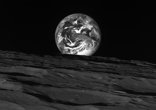 La foto de la Tierra, proporcionada por el Instituto de Investigación Aeroespacial de Corea del Sur, fue tomada, el 24 de diciembre de 2022, por una cármara instalada en el orbitador lunar surcoreano, Danuri. (Prohibida su reventa y archivo) 