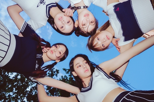 La foto de archivo, sin fechar, proporcionada por ADOR, muestra al grupo femenino de K-pop NewJeans. (Prohibida su reventa y archivo)