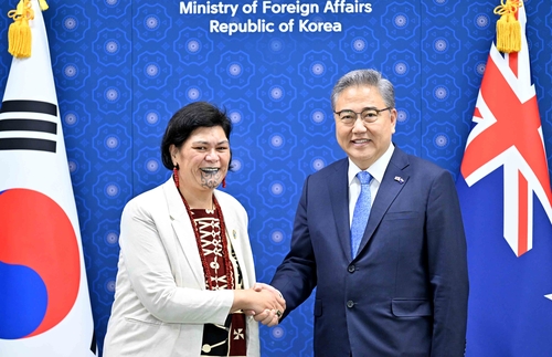 Los cancilleres de Corea del Sur y Nueva Zelanda discuten los lazos bilaterales y la cooperación en asuntos internacionales