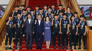 La Corée du Sud fière de ses jeunes footballeurs, selon Moon