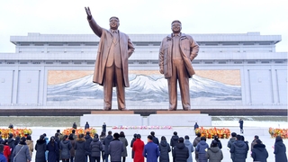 북한 "김일성·김정일 생일 경축하는 것은 의무"