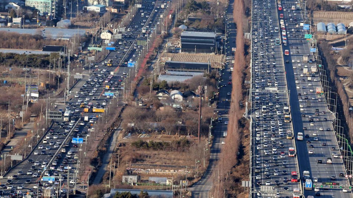 Empieza el congestionamiento de tráfico tras el inicio del Año Nuevo Lunar