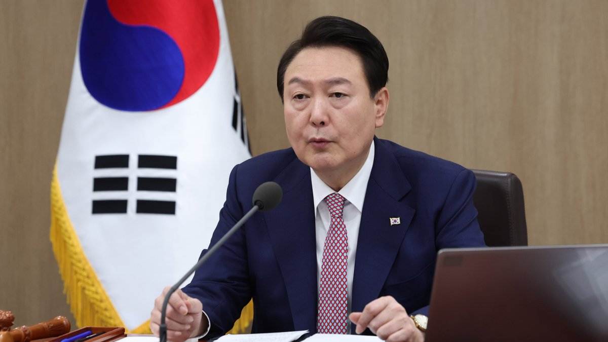 Yoon ordena revisar la reforma del sistema laboral de 52 horas semanales