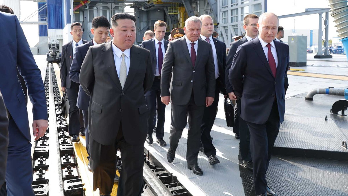 "كيم جونغ أون يدعو بوتين بكل احترام لزيارة كوريا الشمالية... بوتين يقبل"