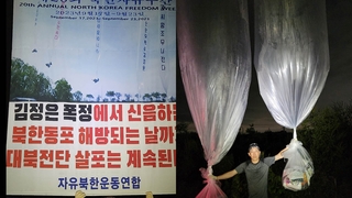 مجموعة منشقين ترسل بالونات محلقة في الفضاء تحمل منشورات دعائية إلى كوريا الشمالية