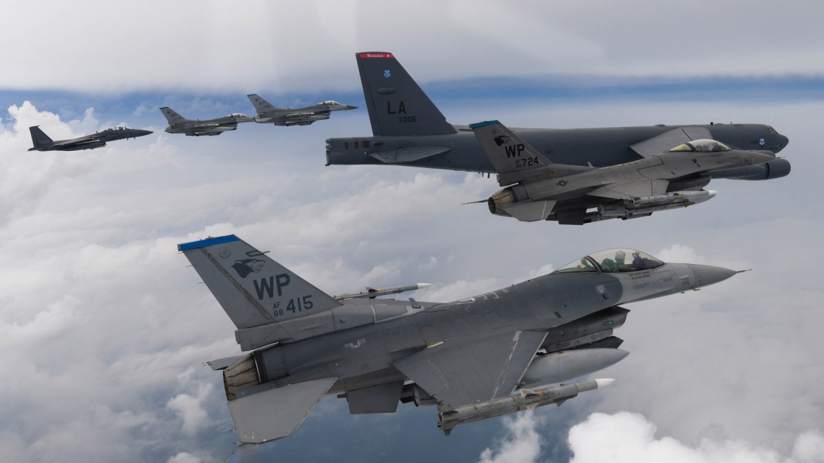 Un bombardier américain B52 atterrira sur une base aérienne sudcoréenne cette semaine 연합뉴스