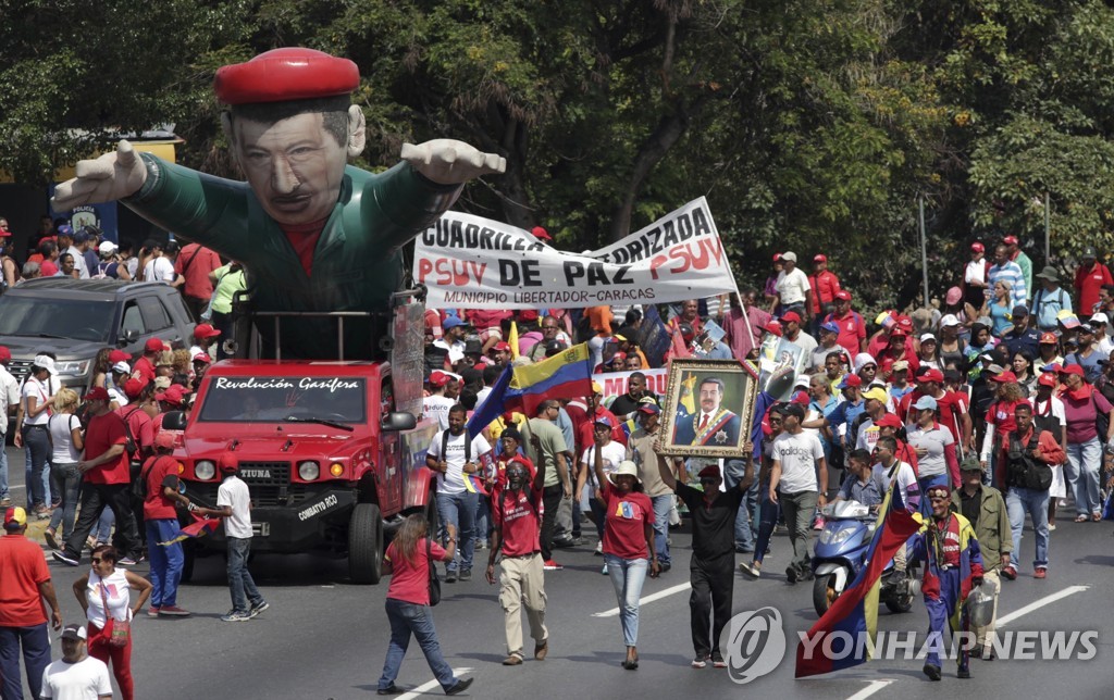 니콜라스 마두로 베네수엘라 대통령 지지자들의 행진 [AP=연합뉴스] 