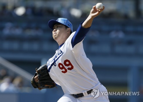 Hyun-jin Ryu signing a part of Dodgers' renewed international