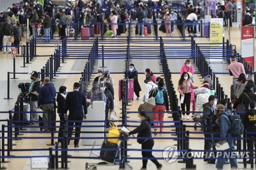 5일(현지시간) 6개월여 만에 국제선 운항이 재개된 페루 리마의 국제공항