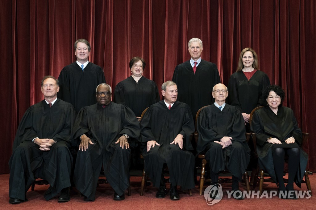 미국 연방 대법원의 대법관 (Erin Schaff/The New York Times via AP, Pool)