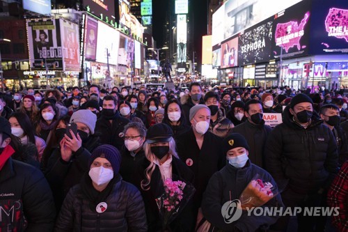 1월18일 뉴욕시 타임스스퀘어에서 열린 중국계 여성 지하철 사망사건 규탄 집회