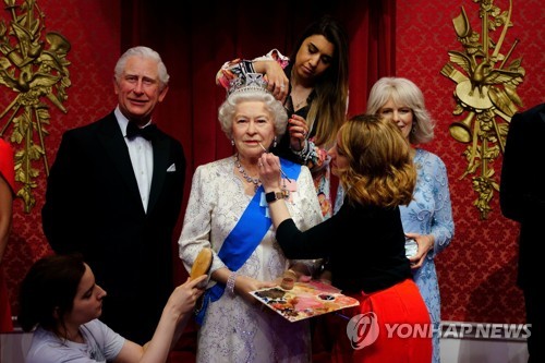′실물같은 밀랍인형′…영국여왕 즉위 70주년 기념 전시 준비