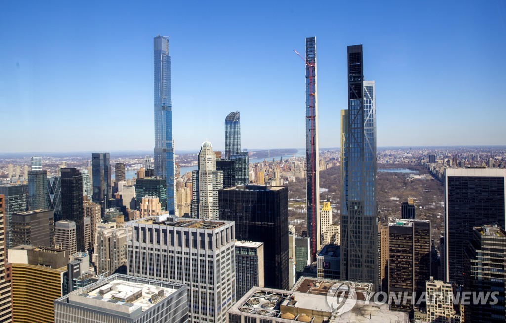펜트하우스에 2억5천만 달러 가격이 붙여진 센트럴파크타워(좌측 첫번째) 