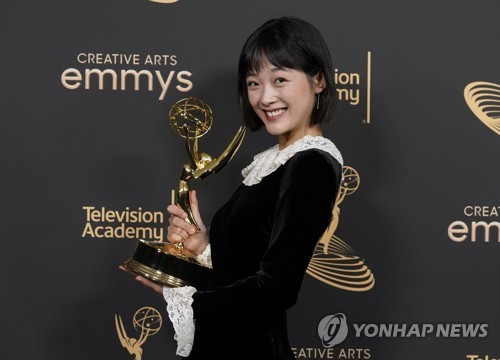 In this AP photo, Lee You-Mi poses in the press room with the award for outstanding guest actress in a drama series for "Squid Game" at the Primetime Creative Arts Emmy Awards on Sept. 4, 2022, in Los Angeles. (Yonhap)